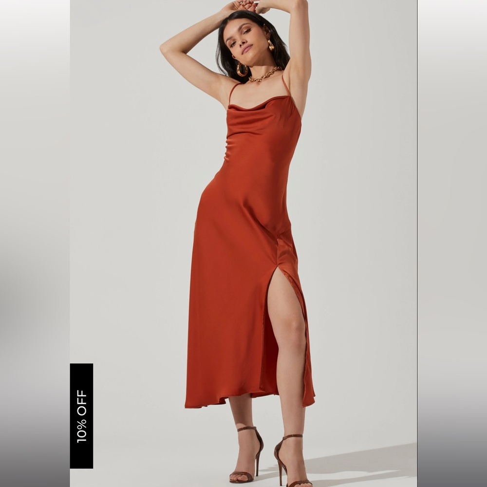 ASTR THE LABEL Gaia Midi Dress